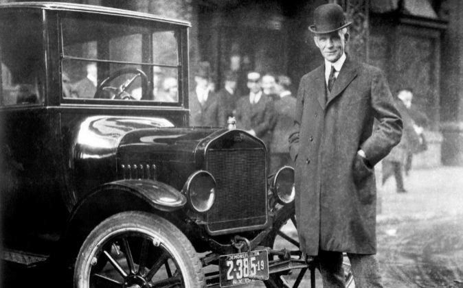 Henry Ford con su primer carro